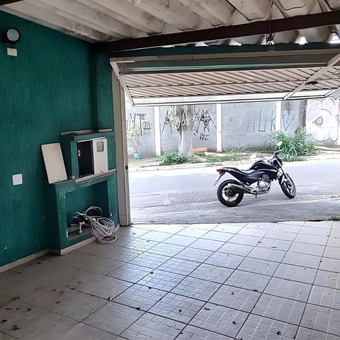Casa à venda com 250m², 4 quartos e 6 vagas