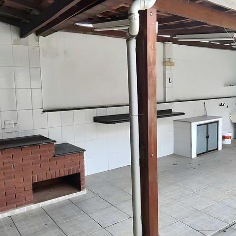 Casa à venda com 250m², 4 quartos e 6 vagas