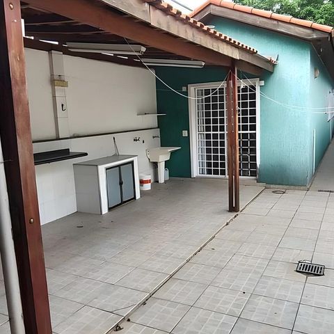 Casa à venda com 250m², 4 quartos e 6 vagas