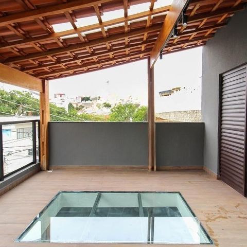 Casa à venda com 135m², 4 quartos e 1 vaga