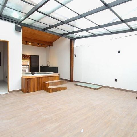 Casa à venda com 135m², 4 quartos e 1 vaga