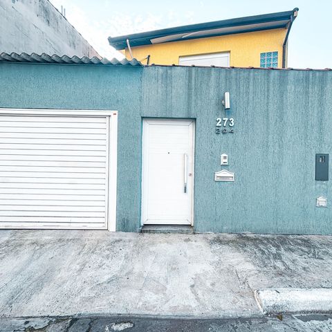 Casa à venda com 98m², 2 quartos e 1 vaga