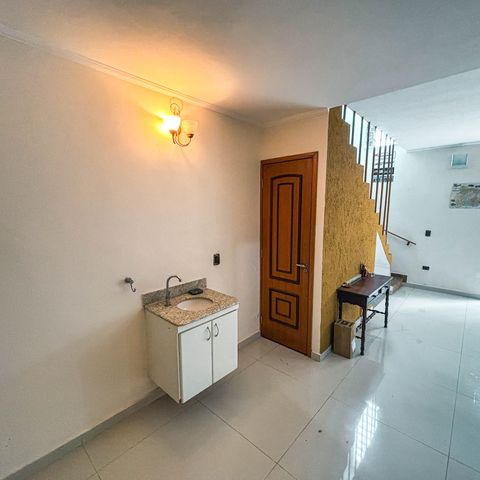 Casa à venda com 98m², 2 quartos e 1 vaga