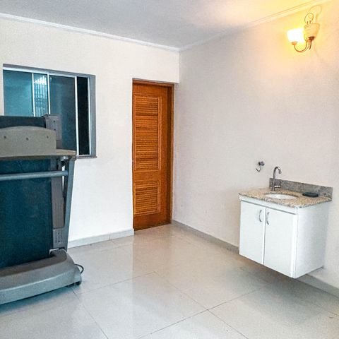 Casa à venda com 98m², 2 quartos e 1 vaga