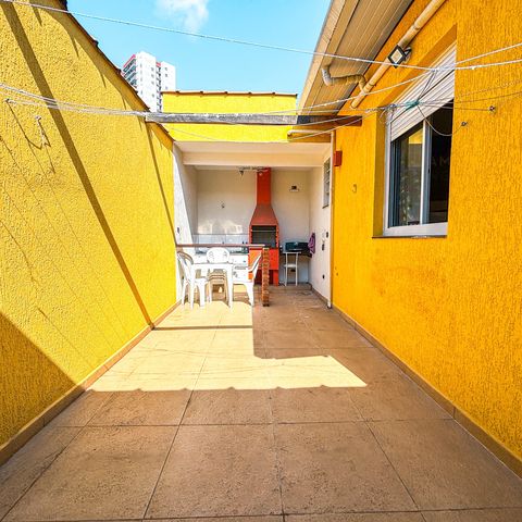Casa à venda com 98m², 2 quartos e 1 vaga