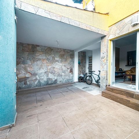 Casa à venda com 98m², 2 quartos e 1 vaga