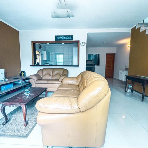 Casa à venda com 98m², 2 quartos e 1 vaga