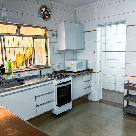 Casa à venda com 98m², 2 quartos e 1 vaga