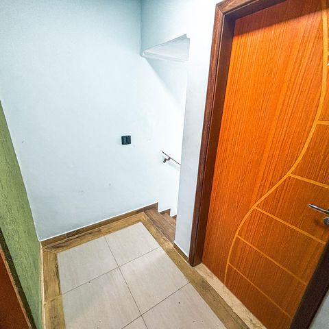 Casa à venda com 98m², 2 quartos e 1 vaga