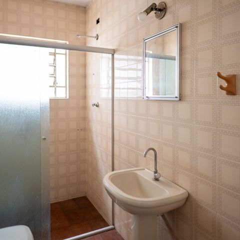 Casa à venda com 210m², 1 quarto e 2 vagasBanheiro