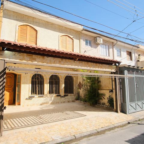 Casa à venda com 150m², 3 quartos e 2 vagasFachada