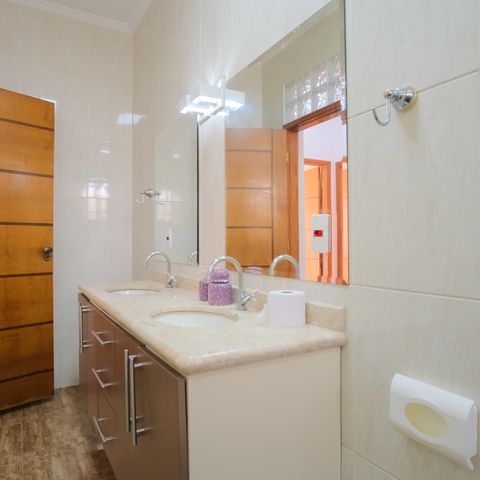 Casa à venda com 150m², 3 quartos e 2 vagasBanheiro Social