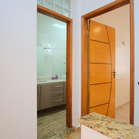 Casa à venda com 150m², 3 quartos e 2 vagasHall dos Quartos
