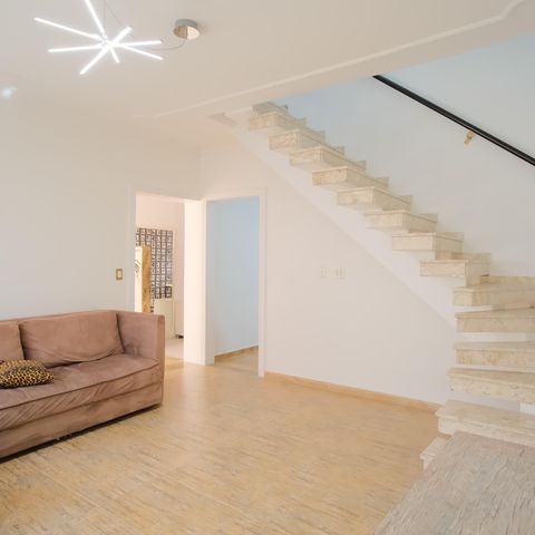 Casa à venda com 150m², 3 quartos e 2 vagasSala