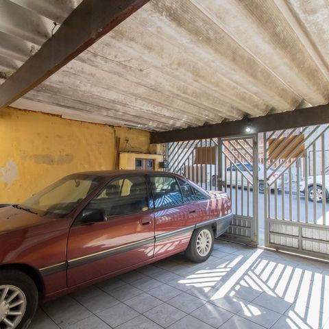 Casa à venda com 250m², 2 quartos e 2 vagas Casa à venda com 250m², 2 quartos e 2 vagasGaragem