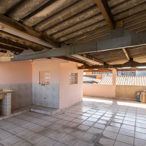 Casa à venda com 250m², 2 quartos e 2 vagas Casa à venda com 250m², 2 quartos e 2 vagasCasa 2 - Terraço