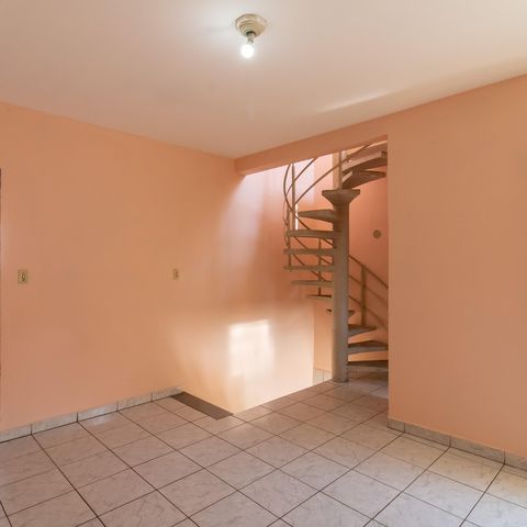 Casa à venda com 250m², 2 quartos e 2 vagas Casa à venda com 250m², 2 quartos e 2 vagasCasa 2 - Sala
