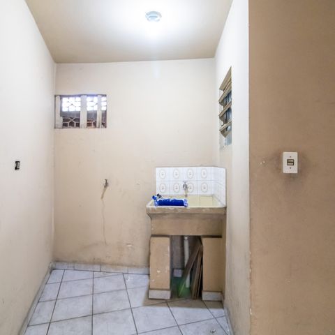 Casa à venda com 250m², 2 quartos e 2 vagas Casa à venda com 250m², 2 quartos e 2 vagasArea de Serviço