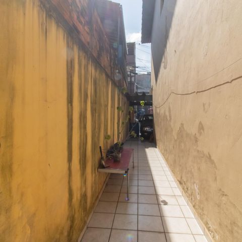 Casa à venda com 250m², 2 quartos e 2 vagas Casa à venda com 250m², 2 quartos e 2 vagasCorredor Lateral