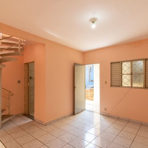 Casa à venda com 250m², 2 quartos e 2 vagas Casa à venda com 250m², 2 quartos e 2 vagasCasa 2 - Sala