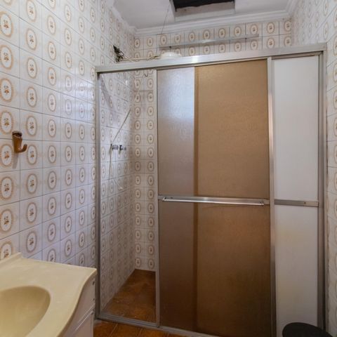 Casa à venda com 250m², 2 quartos e 2 vagas Casa à venda com 250m², 2 quartos e 2 vagasBanheiro