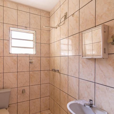 Casa à venda com 250m², 2 quartos e 2 vagas Casa à venda com 250m², 2 quartos e 2 vagasBanheiro