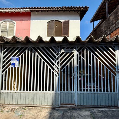 Casa à venda com 250m², 2 quartos e 2 vagas Casa à venda com 250m², 2 quartos e 2 vagasFachada