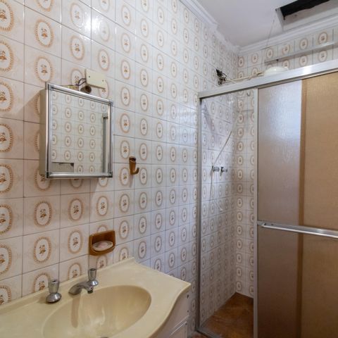 Casa à venda com 250m², 2 quartos e 2 vagas Casa à venda com 250m², 2 quartos e 2 vagasBanheiro