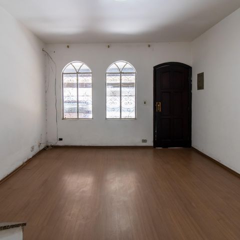 Casa à venda com 250m², 2 quartos e 2 vagas Casa à venda com 250m², 2 quartos e 2 vagasSala