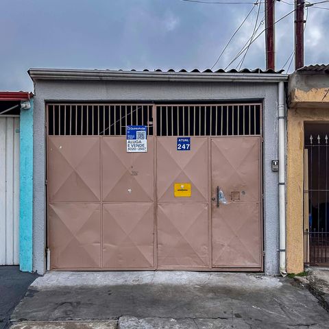 Casa à venda com 175m², 1 quarto e 1 vaga Casa à venda com 175m², 1 quarto e 1 vagaFachada