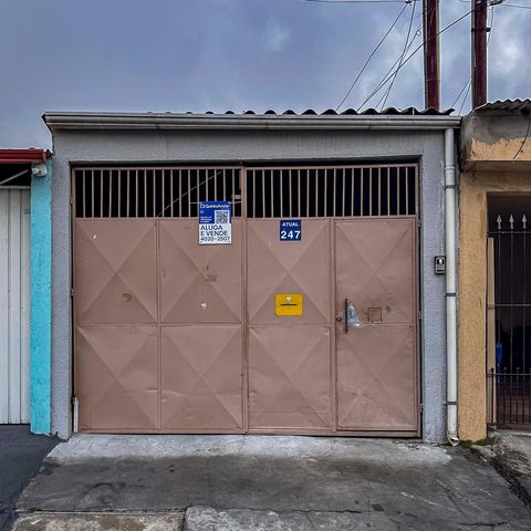 Casa à venda com 175m², 1 quarto e 1 vaga Casa à venda com 175m², 1 quarto e 1 vagaFachada