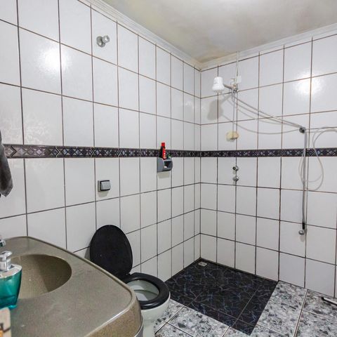 Casa à venda com 185m², 4 quartos e 1 vaga Casa à venda com 185m², 4 quartos e 1 vagaBanheiro