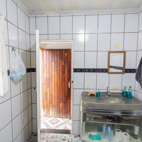 Casa à venda com 185m², 4 quartos e 1 vaga Casa à venda com 185m², 4 quartos e 1 vagaBanheiro