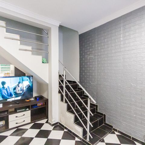 Casa à venda com 185m², 4 quartos e 1 vaga Casa à venda com 185m², 4 quartos e 1 vagaSala
