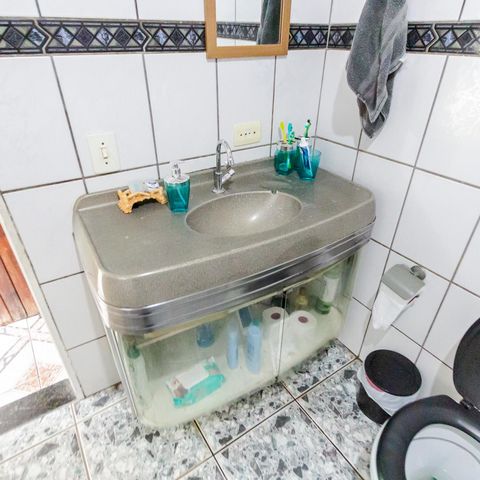 Casa à venda com 185m², 4 quartos e 1 vaga Casa à venda com 185m², 4 quartos e 1 vagaBanheiro