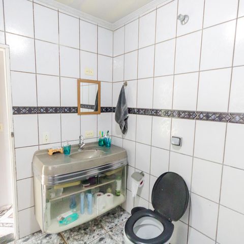 Casa à venda com 185m², 4 quartos e 1 vaga Casa à venda com 185m², 4 quartos e 1 vagaBanheiro