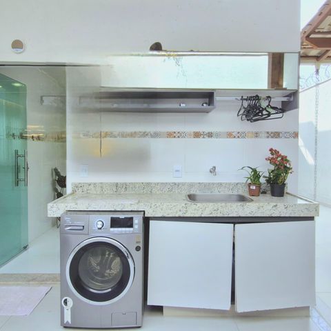 Casa à venda com 170m², 3 quartos e 4 vagas Casa à venda com 170m², 3 quartos e 4 vagasÁrea de Serviço