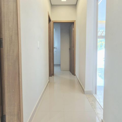 Casa à venda com 170m², 3 quartos e 4 vagas Casa à venda com 170m², 3 quartos e 4 vagasCorredor