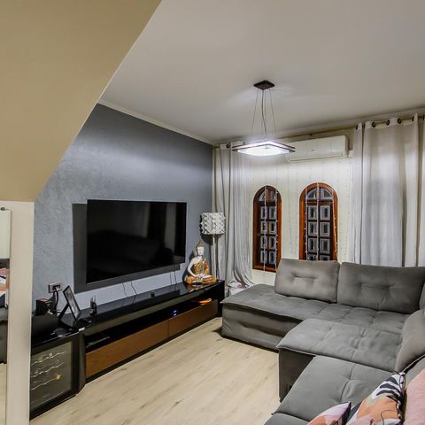 Casa à venda com 287m², 2 quartos e 2 vagas Casa à venda com 287m², 2 quartos e 2 vagasSala