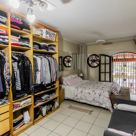 Casa à venda com 287m², 2 quartos e 2 vagas Casa à venda com 287m², 2 quartos e 2 vagasSuite 2