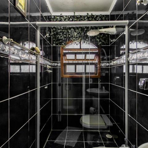 Casa à venda com 287m², 2 quartos e 2 vagas Casa à venda com 287m², 2 quartos e 2 vagasLavabo