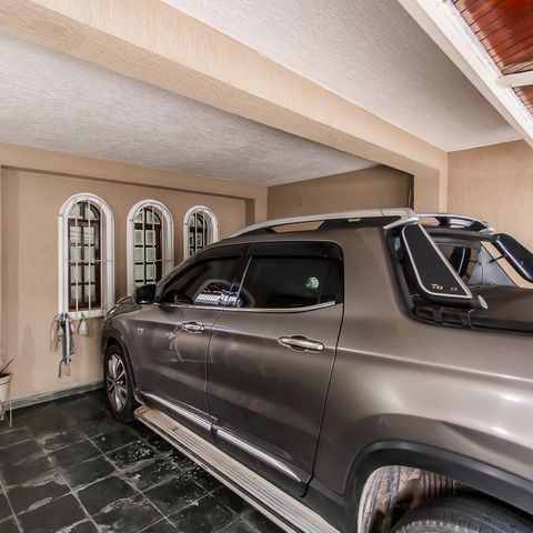 Casa à venda com 287m², 2 quartos e 2 vagas Casa à venda com 287m², 2 quartos e 2 vagasGaragem