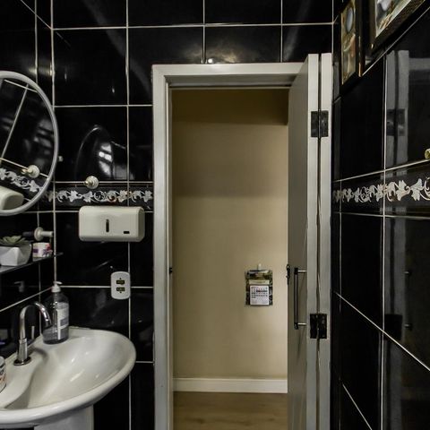 Casa à venda com 287m², 2 quartos e 2 vagas Casa à venda com 287m², 2 quartos e 2 vagasLavabo