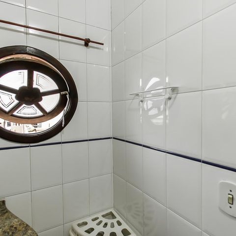 Casa à venda com 287m², 2 quartos e 2 vagas Casa à venda com 287m², 2 quartos e 2 vagasBanheiro da Suíte 2