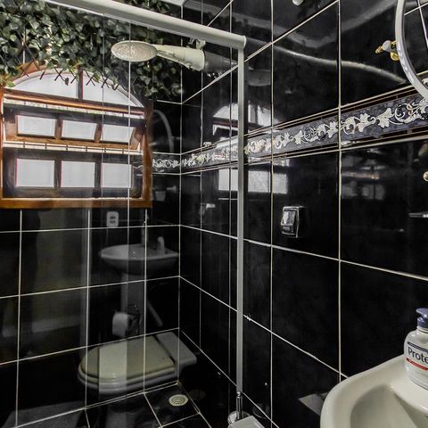Casa à venda com 287m², 2 quartos e 2 vagas Casa à venda com 287m², 2 quartos e 2 vagasLavabo