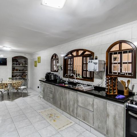 Casa à venda com 287m², 2 quartos e 2 vagas Casa à venda com 287m², 2 quartos e 2 vagasCozinha