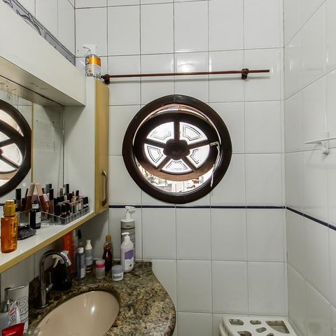 Casa à venda com 287m², 2 quartos e 2 vagas Casa à venda com 287m², 2 quartos e 2 vagasBanheiro da Suíte 2