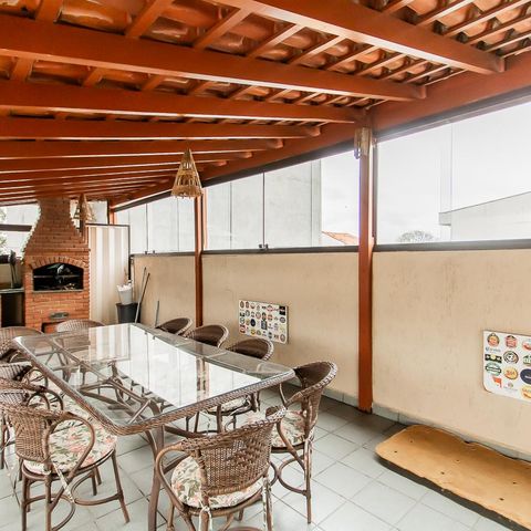 Casa à venda com 287m², 2 quartos e 2 vagas Casa à venda com 287m², 2 quartos e 2 vagasVaranda do Escritório