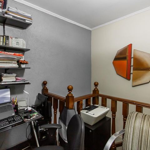 Casa à venda com 287m², 2 quartos e 2 vagas Casa à venda com 287m², 2 quartos e 2 vagasEscritório