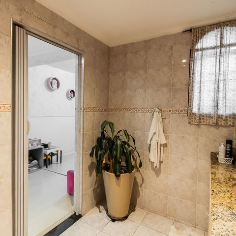 Casa à venda com 287m², 2 quartos e 2 vagas Casa à venda com 287m², 2 quartos e 2 vagasBanheiro da Suíte 1